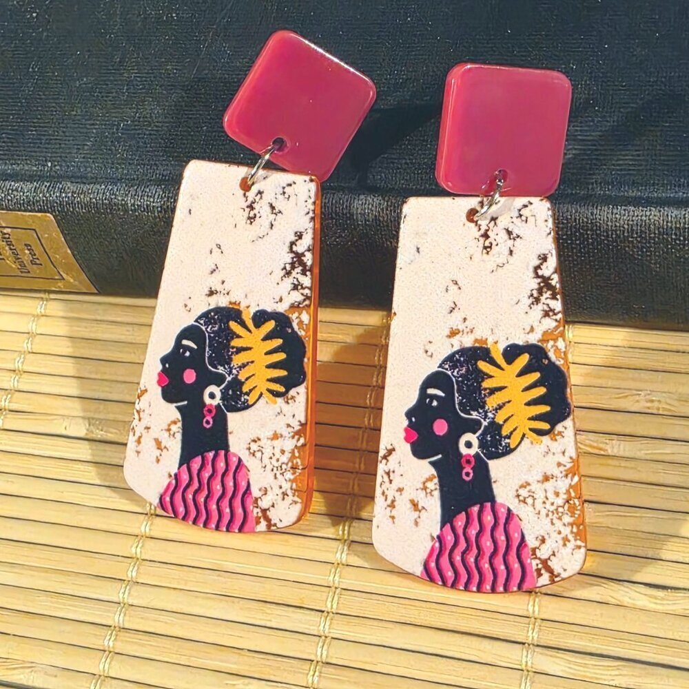 Retro 80s Style Artsy African Woman Vintage Lucite Pendant Dangle earrings - Picture 3 of 8